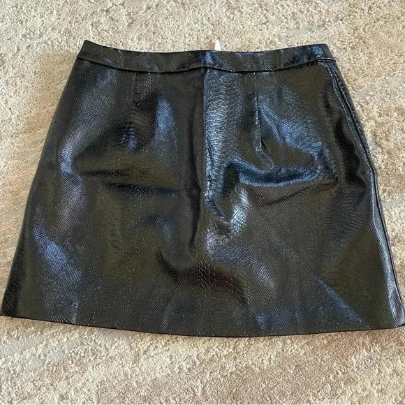 New Look NWT Faux Leather Mini Skirt Black Croc Embossed Full Zipper: 10 - Picture 7 of 8